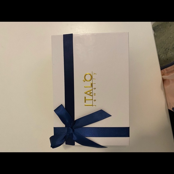 🔥ITALO CLASSIC🔥4 WHITE SAPPHIRE STUD EARRINGS - Picture 7 of 9